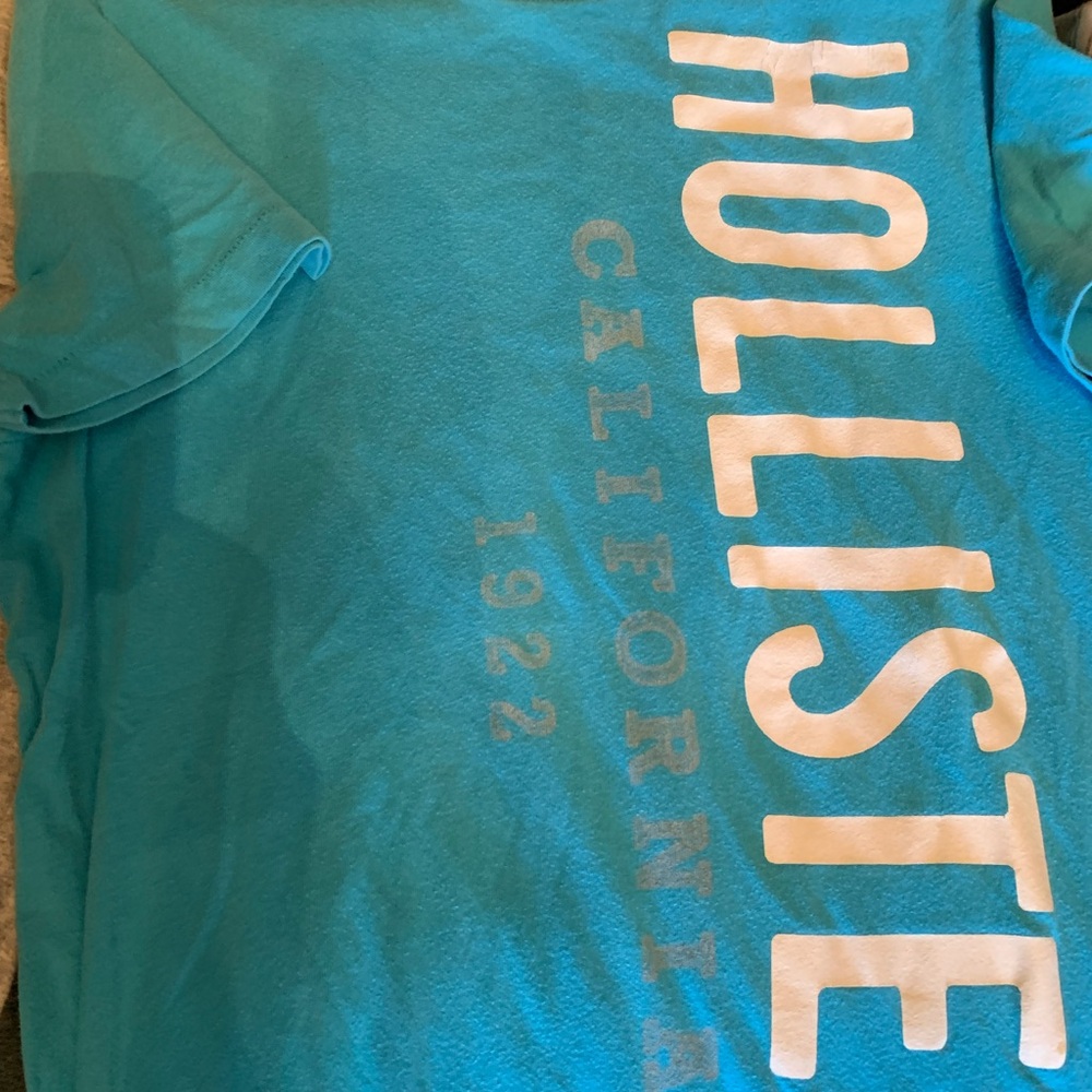 4 Hollister & Polo medium casual tops.